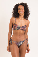 Load image into Gallery viewer, Model Front: Rio De Sol Set Set Cobra Twist Ibiza-Comfy