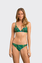 Load image into Gallery viewer, Model Front: Rio De Sol Set Set Wilds Tri-Fixo Essential-Comfy