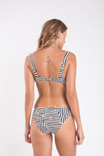 Load image into Gallery viewer, Model Back: Rio De Sol Set Set Collage Amelia Essential-Comfy