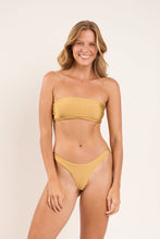 Load image into Gallery viewer, Model Front: Rio De Sol Set Set Fluity-Dourado Bandeau-Reto Essential
