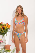 Load image into Gallery viewer, Model Front: Rio De Sol Set Set Zinnia Tri-Cos Nice-Fio
