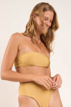 Load image into Gallery viewer, Image 07: Rio De Sol Bottom Bottom Fluity-Dourado Hotpants
