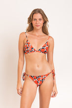 Load image into Gallery viewer, Model Front: Rio De Sol Set Set Amore-Red Tri-Fixo Ibiza-Comfy
