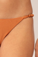 Load image into Gallery viewer, Image 04: Rio De Sol Set Set Shimmer-Nocciola Tri-Fixo-Noa Cheeky-Noa
