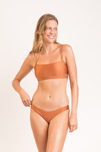 Load image into Gallery viewer, Image 03: Rio De Sol Set Set Nocciola Bandeau-Reto High-Leg
